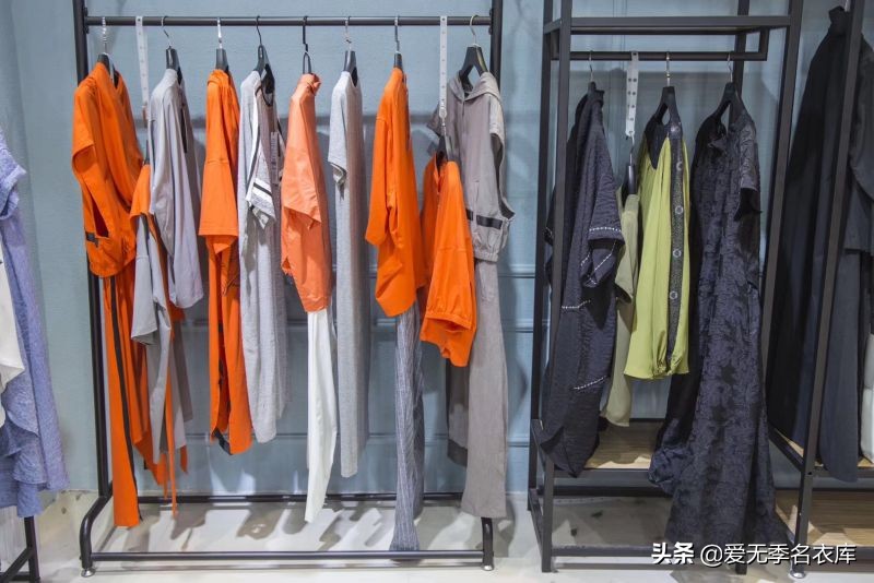 女装进货渠道怎么找货源,女装店新手进货的技巧是什么