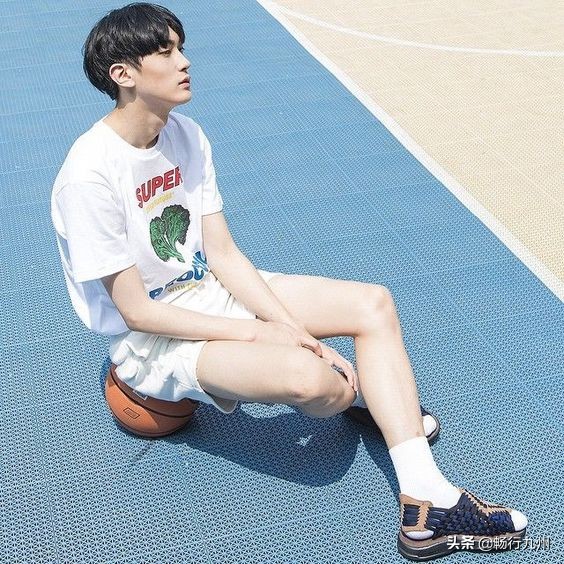 稳重大气高级感型男穿搭推荐,十个男生应该学会的时尚穿搭技巧