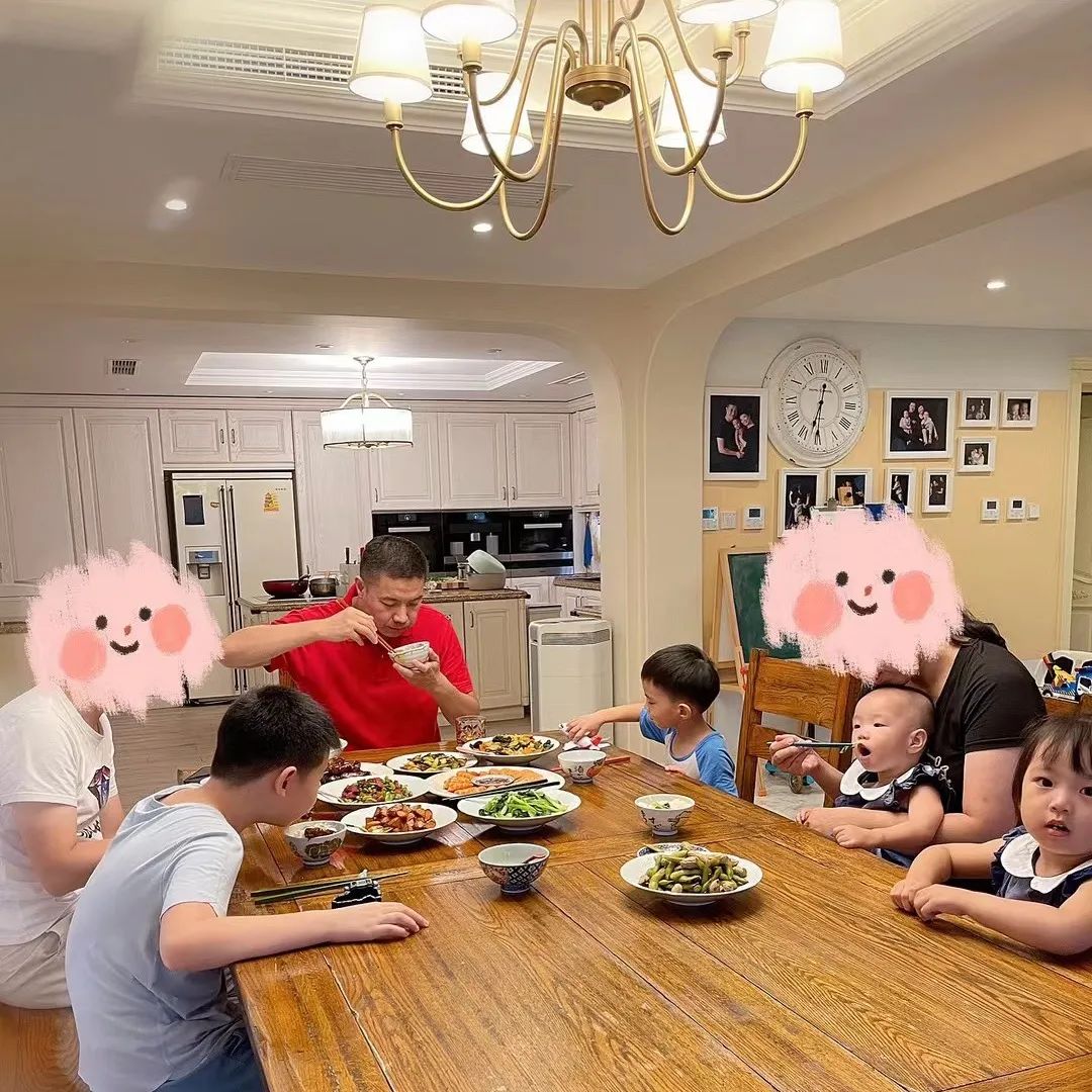 文怡姐家的“同款菜单”来喽！一睹男生宿舍的吃播现场