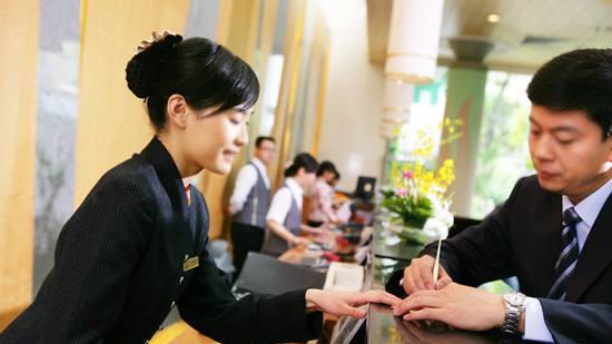 不是夫妻两人去登记酒店知道吗,已婚非夫妻入住酒店违法吗