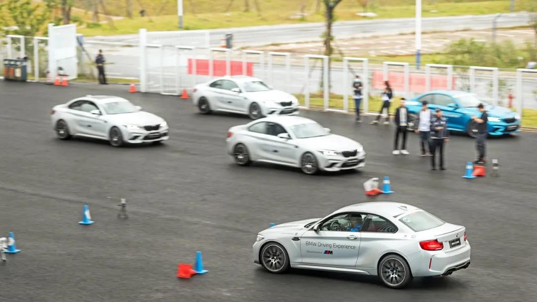拒绝‘器材*党**’价值三千的BMW精英驾驶到底能学到什么？