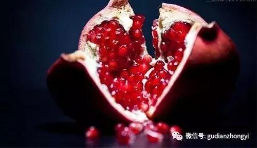 石榴晶莹剔透,石榴暗红色小粒特别酸
