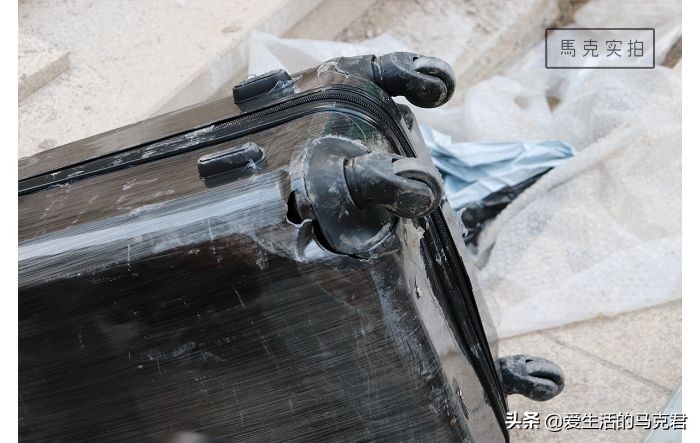 什么材质的行李箱耐摔耐磨,超轻摔不坏的耐磨行李箱