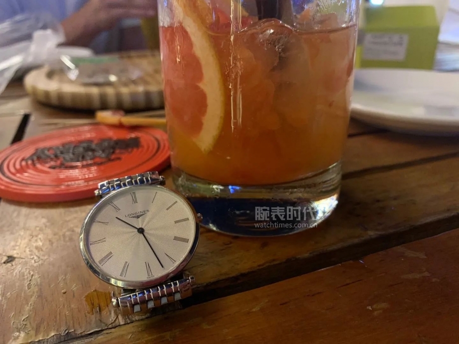 网友晒自己微信好友数量,网友晒1300手表