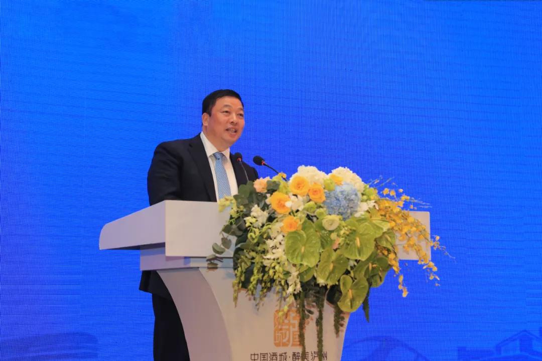 苏州首富*建华陈**:泥瓦匠起家直升机上下班