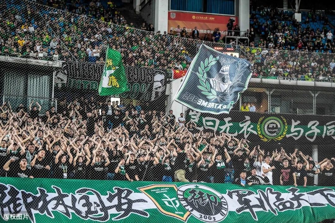 院子里踢足球,胡同踢毽