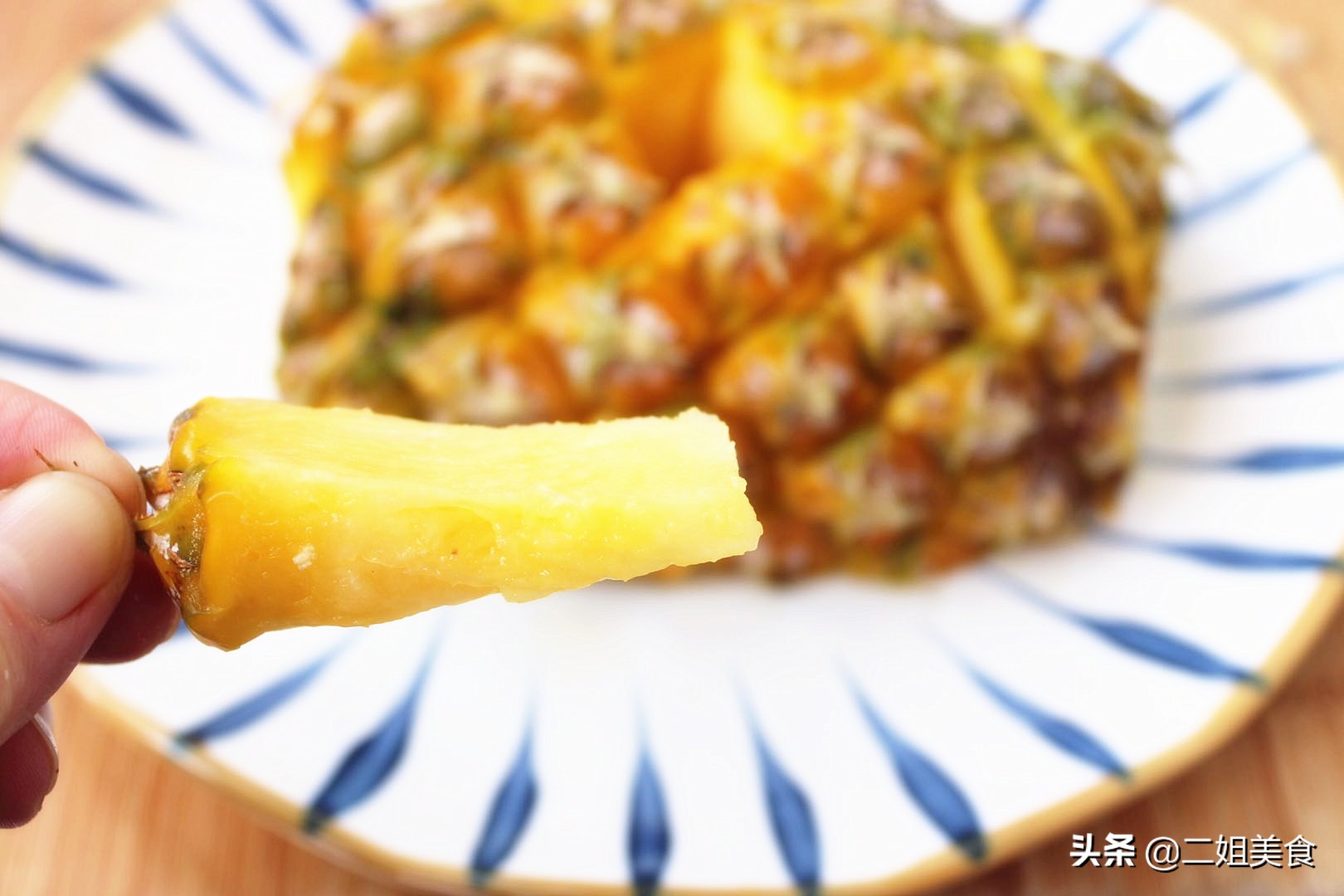 不用削皮怎么切菠萝,原来切菠萝这么简单不挖眼不削皮