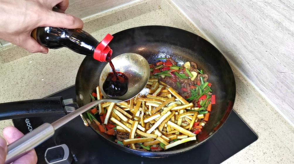 芹菜炒香干怎么做才能让香干入味,香干怎么炒不烂