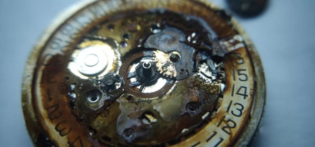 手表机芯进水了怎么办,手表机芯进水怎么处理