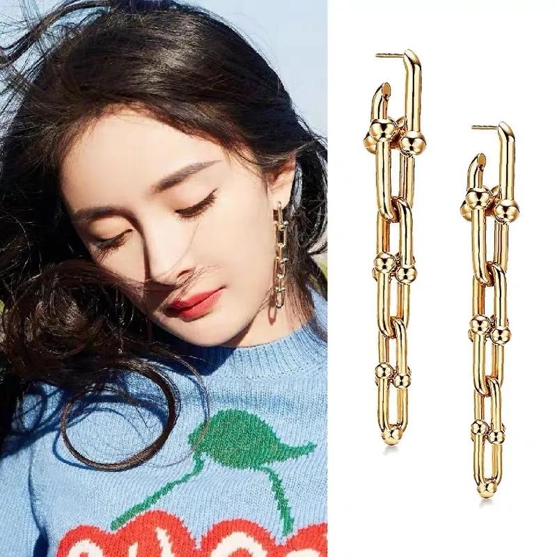 看一下明星的穿衣搭配,一起来看看明星的时尚搭配