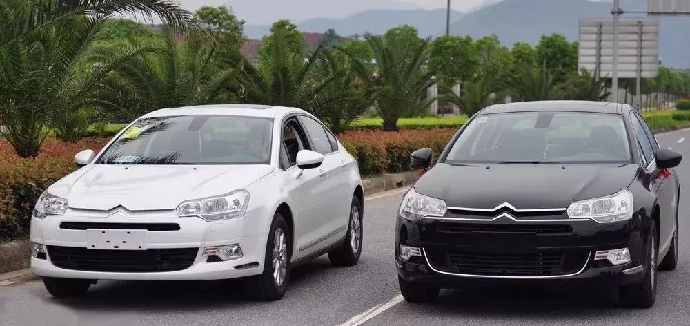 银色汽车和白色车哪个好,银色白色车的优缺点