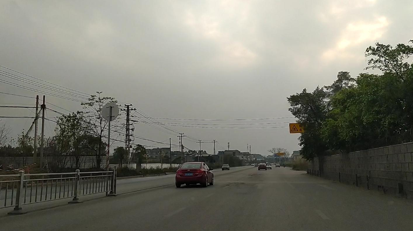 第一次走贵港峡山这条路，感觉和贵港－八塘那条路有得一拼