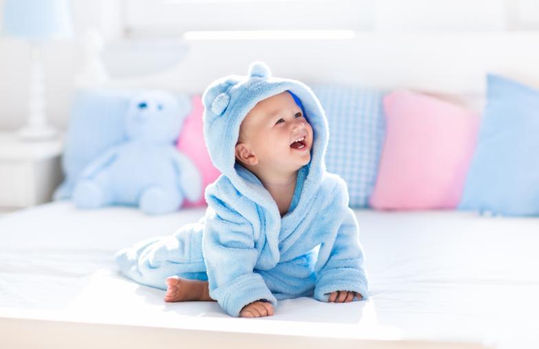 月子里宝宝剧烈摇晃会导致脑瘫吗,宝宝不抱着就哭奶奶摇晃导致脑瘫