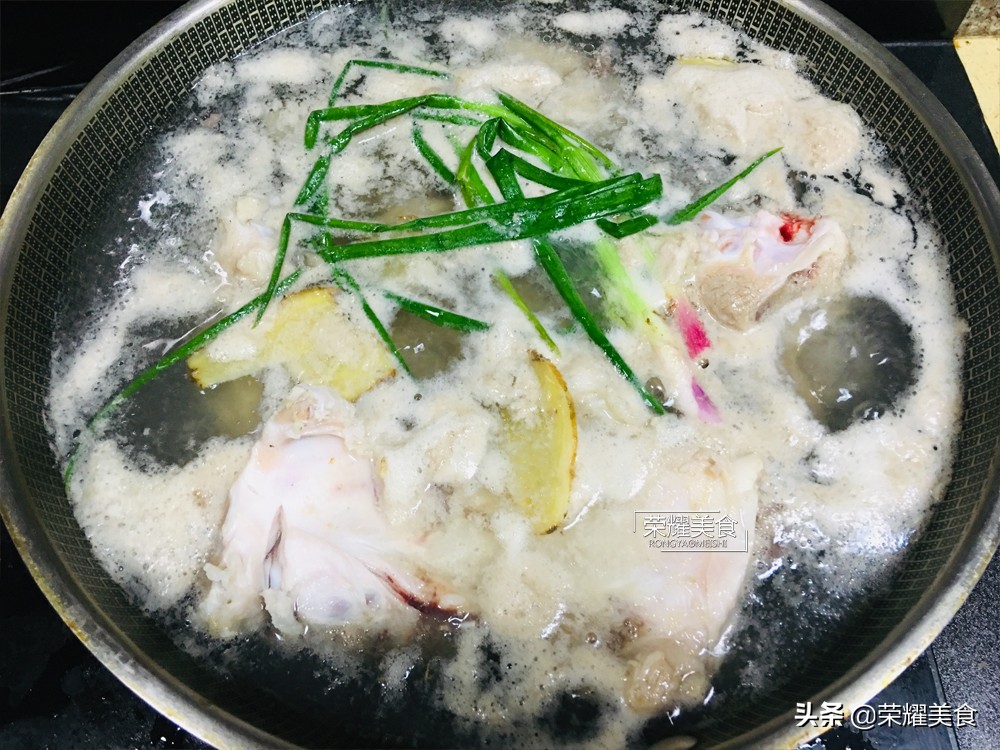 在家做牛骨汤底,做家常牛骨汤放什么佐料