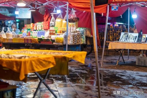摆地摊经验摆地摊卖什么最吸引人,流动摆地摊卖什么产品最好卖
