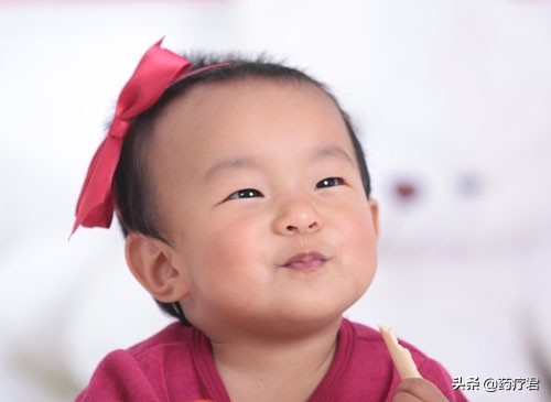 小孩脸上有白斑要怎么检查有虫,孩子脸上有白斑用什么打虫药