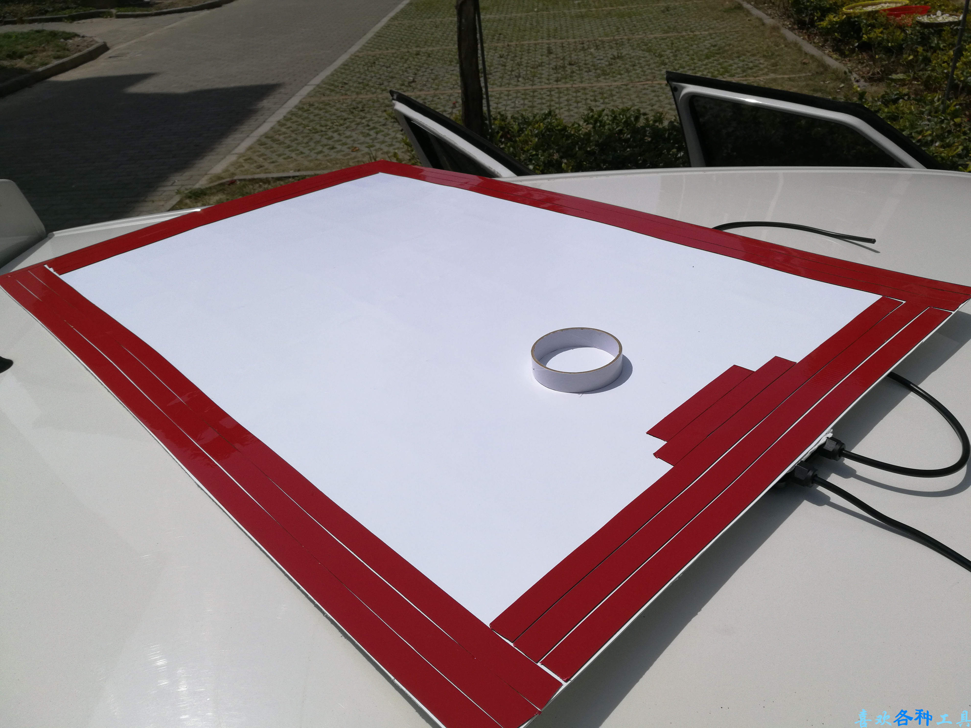 车顶装太阳能板给移动电源充电,车顶太阳能充电板安装方法