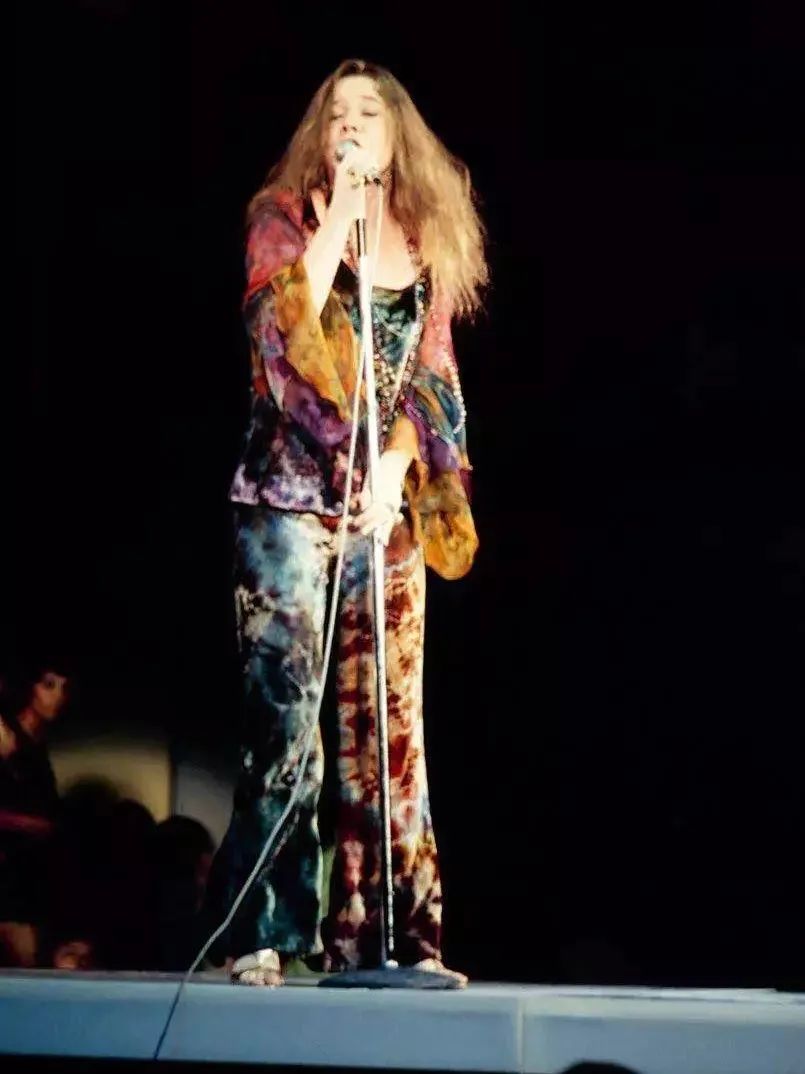 周董新专辑的歌曲,循环听着周杰伦的歌的文案