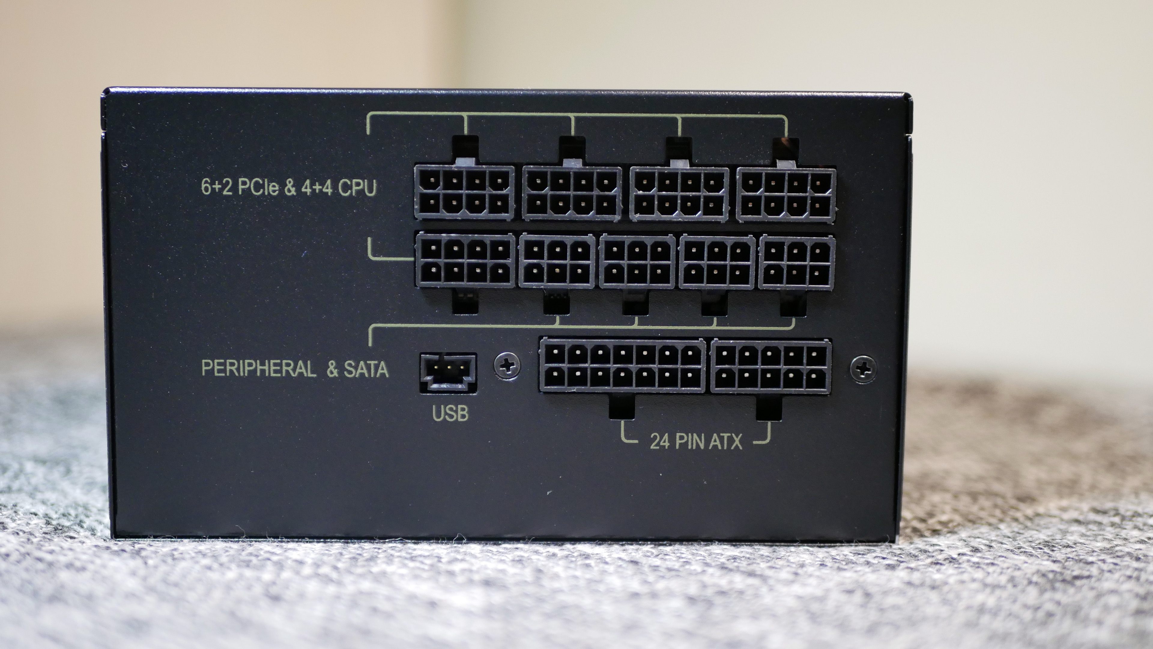 RGB机箱怎么玩？电铠DK104、650W超级巨龙S6模组电源体验