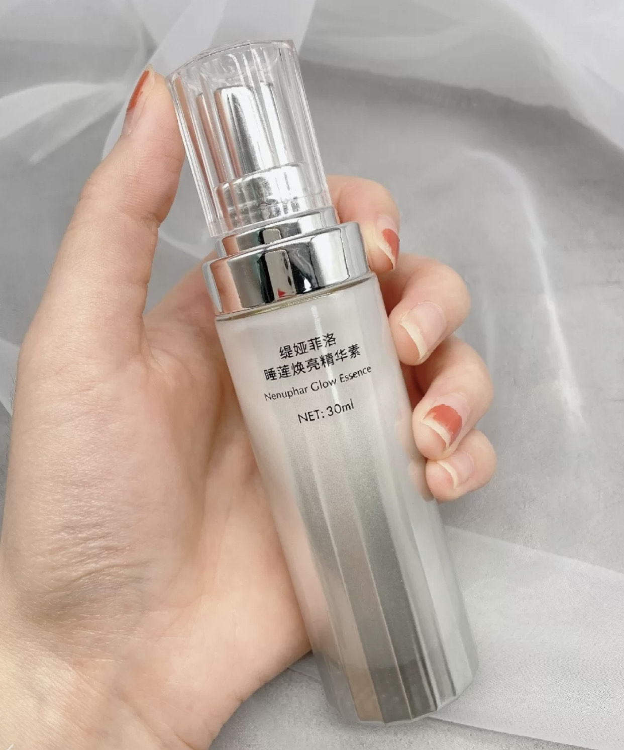 olay和欧莱雅精华怎么搭配使用,欧莱雅美白精华和olay小白瓶测评