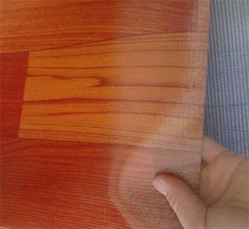 地板革铺多少人工费,地板革施工多少钱一平方