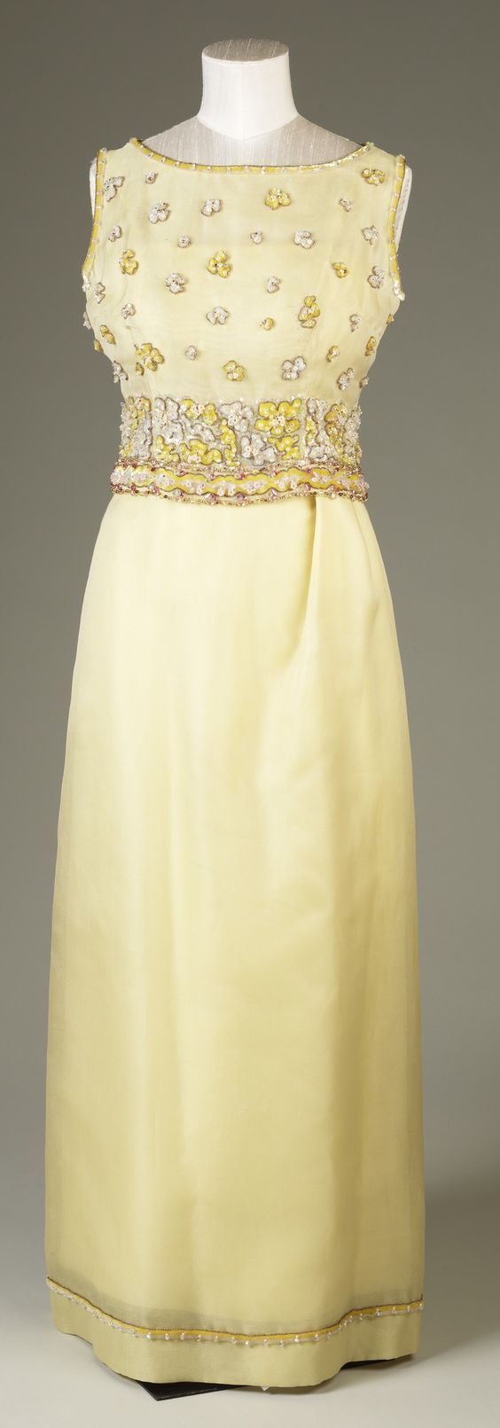 伊丽莎白女王苹果花礼服,英国女王伊丽莎白连衣裙