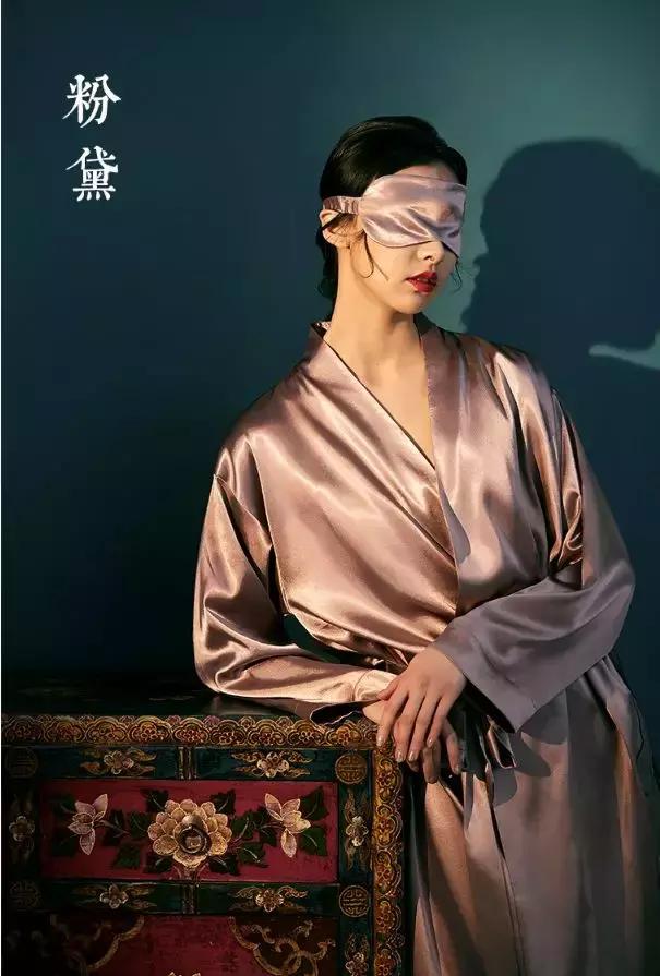 那些能卖高价还赚钱的文创品究竟什么来头