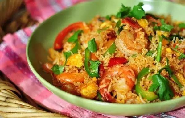 蛋炒饭简单版怎么做,蛋炒饭简单菜谱