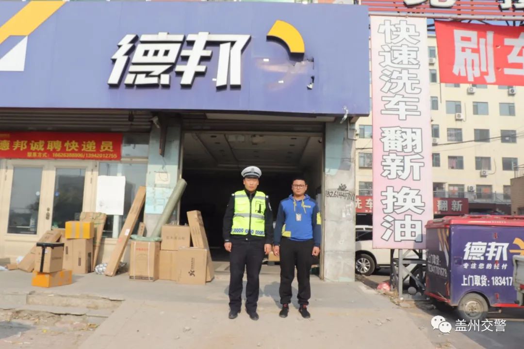 交警走进军营开展交通安全宣传,百万警进千万家交通安全宣传活动