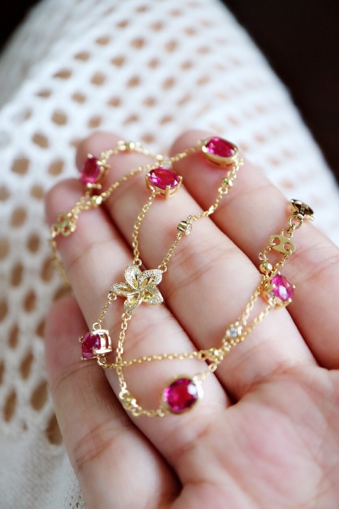 你会戴黄金首饰吗,什么类型的手链可以戴右手