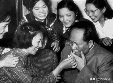 毛*东泽**，戎马岁月里抽“百家烟”的故事