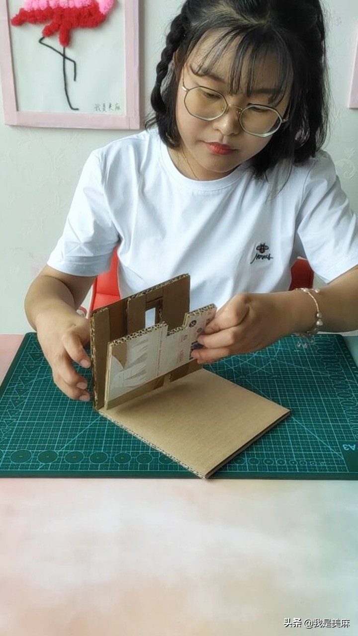 用废纸箱diy密码存钱罐，存钱方式很好玩，宝宝非常喜欢