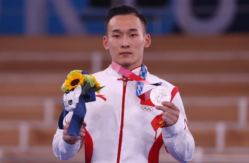 孙颖莎和伊藤美诚台下互动,孙颖莎对伊藤美诚撒娇