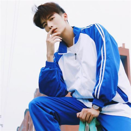 当男友说“我好累”时，若你这样回复他，他会倍感珍惜你