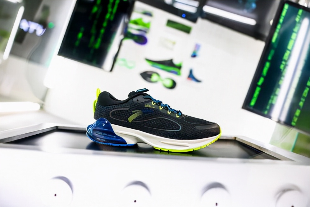 安踏零跑和安踏马赫有什么不同,安踏国潮与安踏是同一个品牌吗