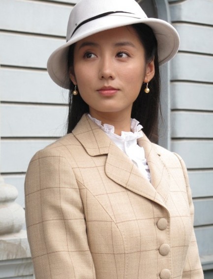 属兔的一线女明星,这四位女明星谁年轻时更漂亮