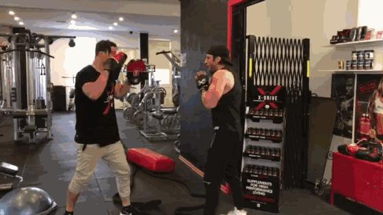 新手学散打要反复练习哪几个动作,自学散打每天必练的十个动作