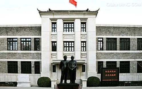 “超级富三代”逃亡海外六年，凭什么享受国葬待遇？