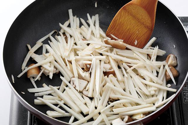 新鲜细竹笋做法大全家常炒菜,鲜炒竹笋的食谱