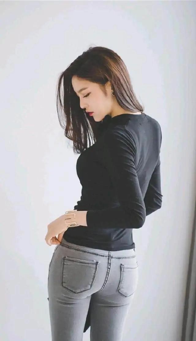 中年微胖紧身牛仔裤搭配,牛仔裤加t恤时尚简约的搭配