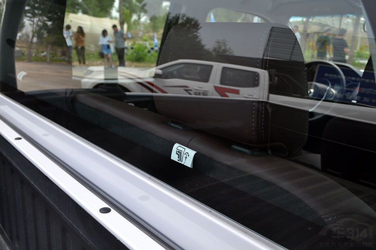 19款长城皮卡风骏7越野视频,中国生产的6驱皮卡