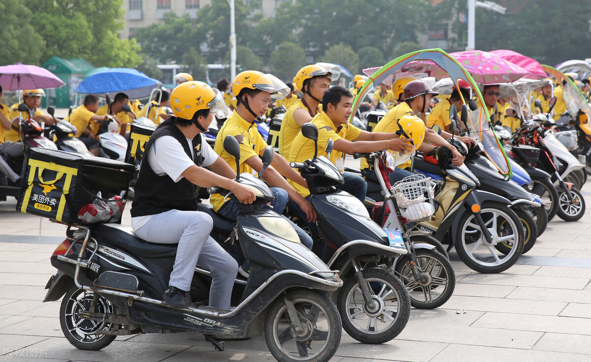 兼职送外卖一个月能挣3000块钱吗,兼职送外卖一天至少工作几个小时