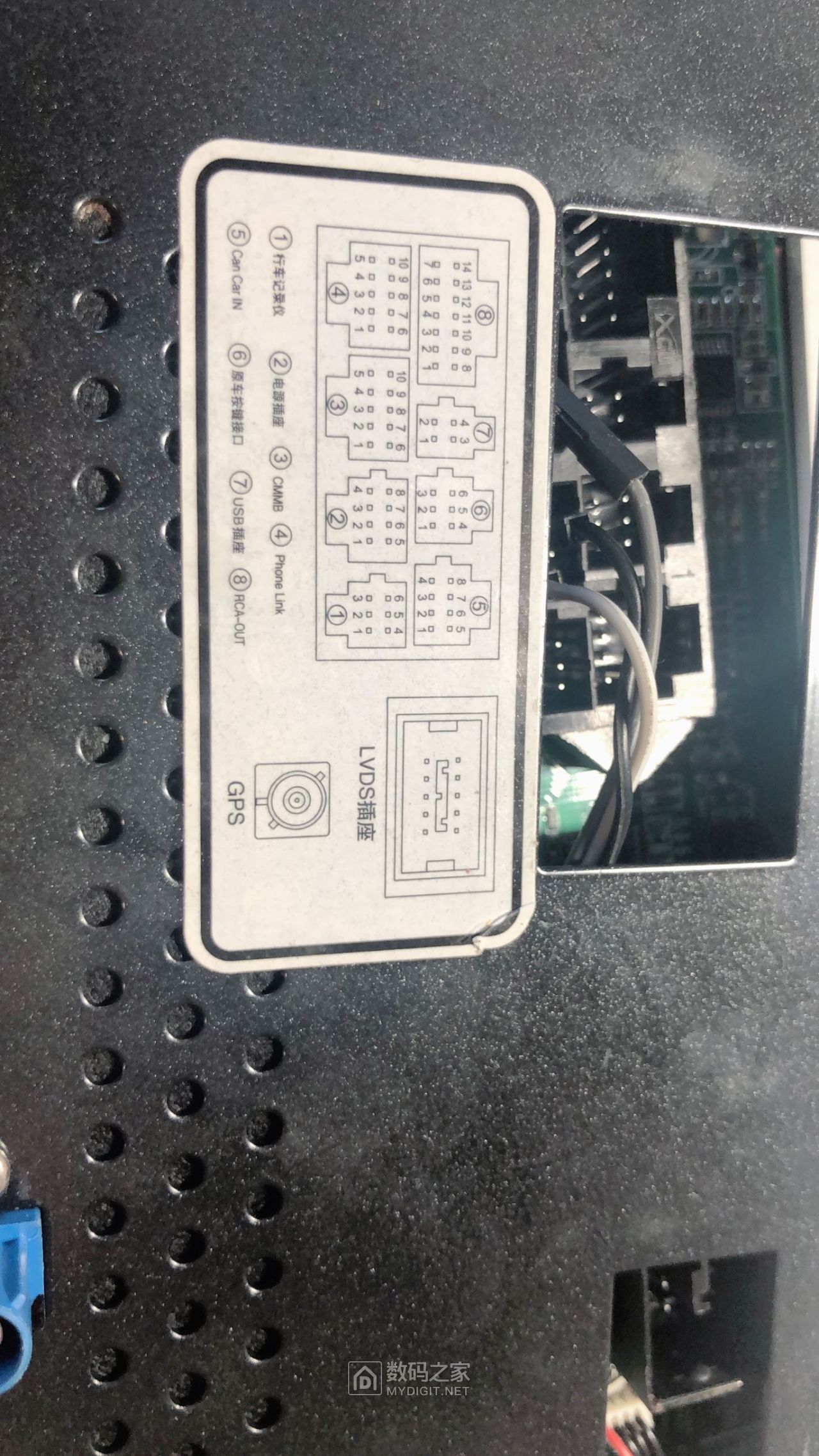 高能炫技爱折腾！奥迪Q5车机加装AV视频输入可玩游戏“坦克大战”