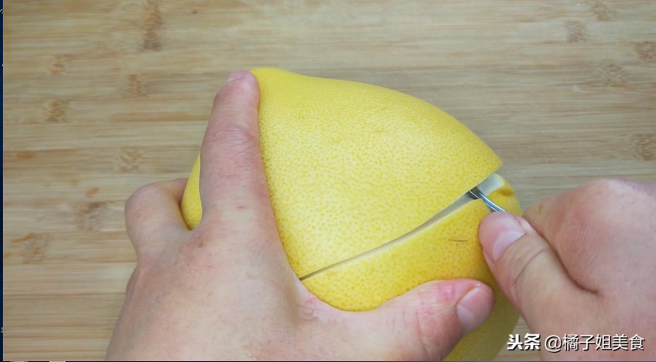 怎样剥柚子又好看又好吃,柚子待客怎么切