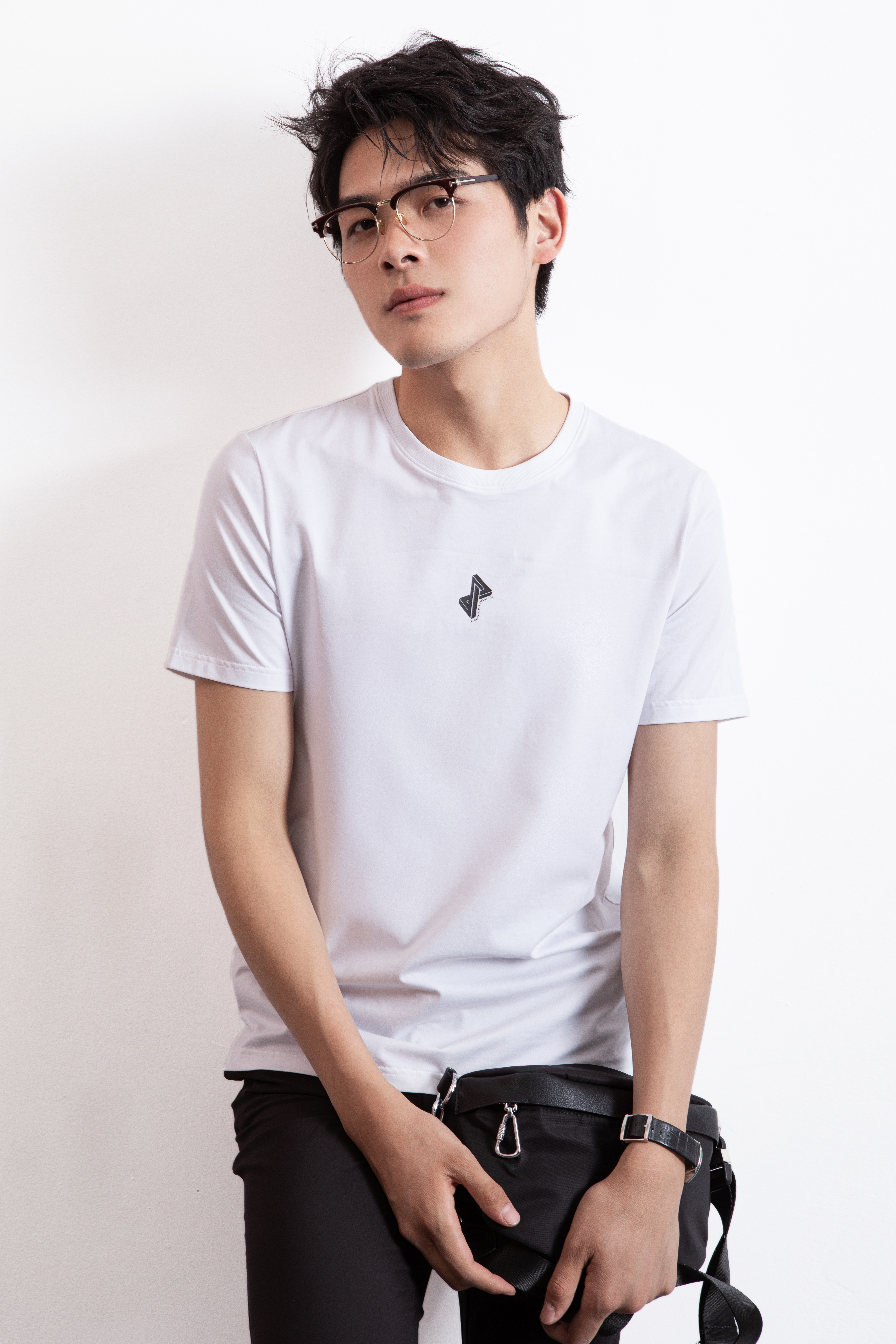 男士皮肤黑的人穿什么衣服,男小麦色皮肤怎么穿衣服