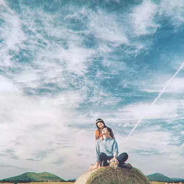 不拘泥形式的婚纱照,婚纱照小众风格这样拍也好看