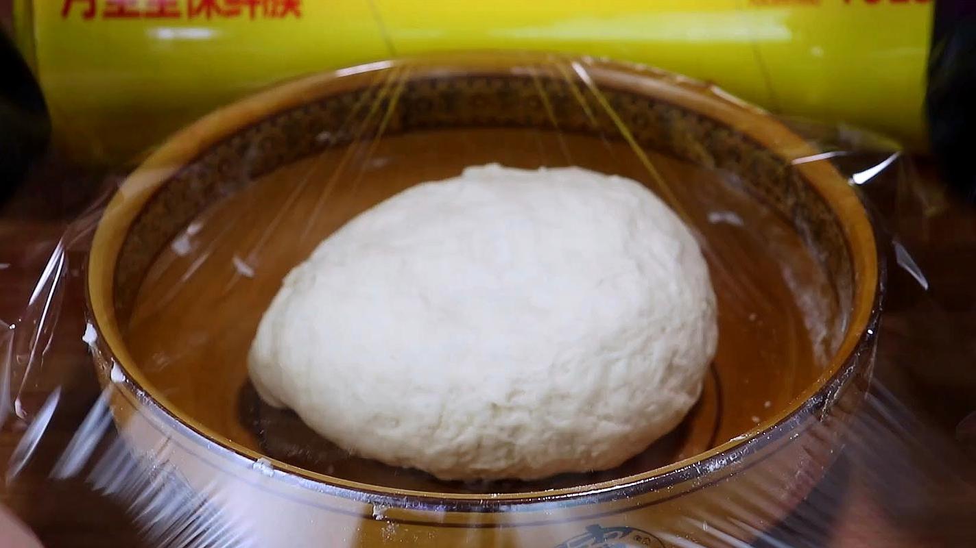 发面葱油饼葱香浓郁柔软多层,切出来的多层葱油饼的做法