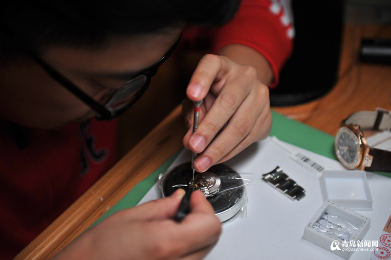 豪！一块腕表能买青岛一套房小伙开奢侈品收售店年流水过亿