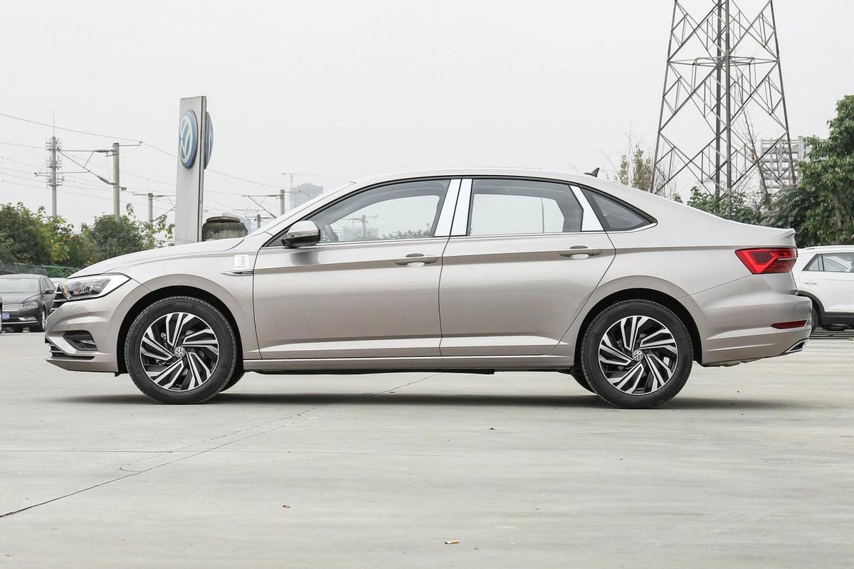 价格差2万选速腾还是轩逸,速腾和迈腾落地价