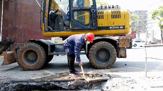 萤萤之光,点亮荆城!今天,向荆门这群平凡岗位上的劳动者致敬